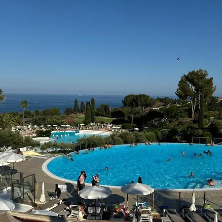 Cap Esterel 2 Pièces Climatisé Vue Et Piscines Réf E1 219 Сasa de vacaciones *