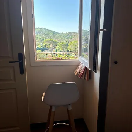 Cap Esterel 2 Pièces Climatisé Vue Et Piscines Réf E1 219 *